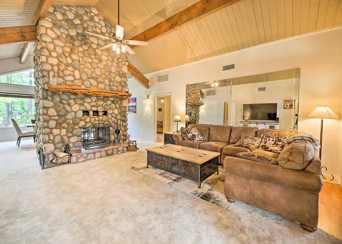Wooded Yard, Gas Grill: Lush Retreat Holiday home Pinetop-Lakeside