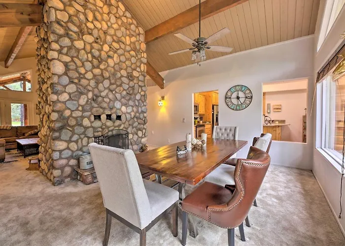 Wooded Yard, Gas Grill: Lush Retreat Holiday home Pinetop-Lakeside