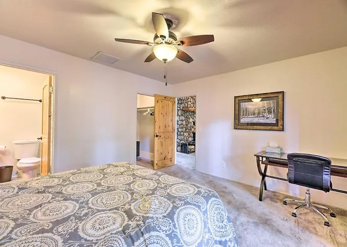 Wooded Yard, Gas Grill: Lush Retreat Holiday home Pinetop-Lakeside