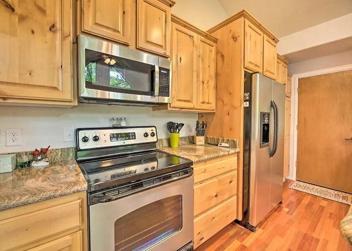 Wooded Yard, Gas Grill: Lush Retreat * Pinetop-Lakeside