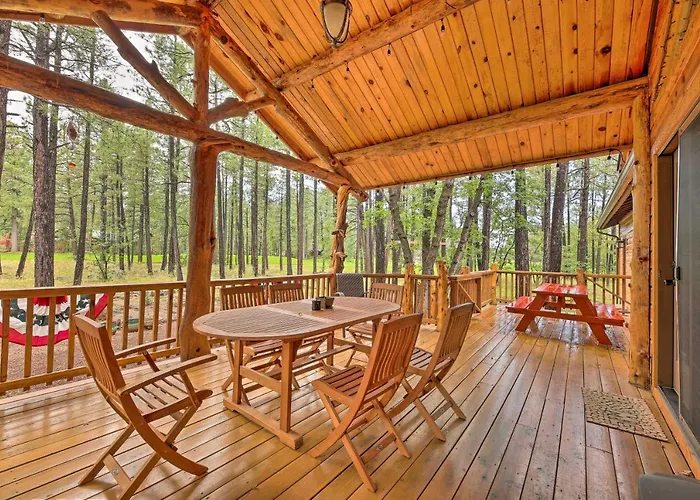 Wooded Yard, Gas Grill: Lush Retreat Holiday home *